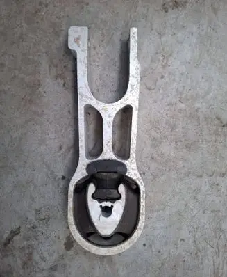 Peugeot 208 II Engine mounting bracket 