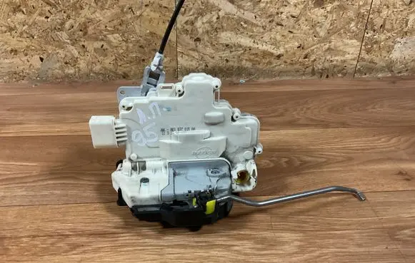 Audi A4 S4 B7 8E 8H Front door lock 8E1837015AA