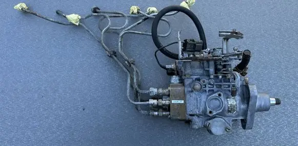 Nissan Laurel Mechanical fuel pump 1670028L00 104760-2070