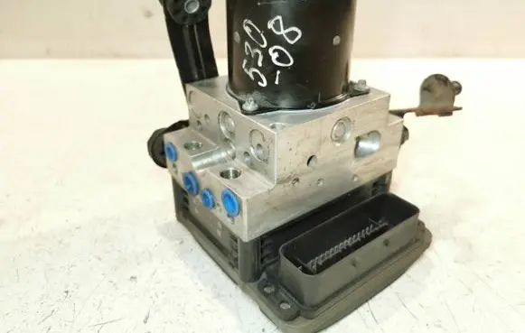 BMW 5 E60 E61 ABS Pump 6783366 34516783366 6783368