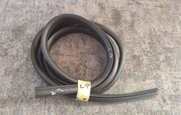 Nissan Qashqai+2 Front door rubber seal 