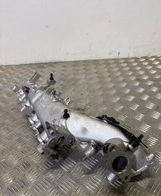 BMW 5 G30 G31 G38 Intake manifold 7925777