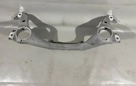 Engine mounting bracket