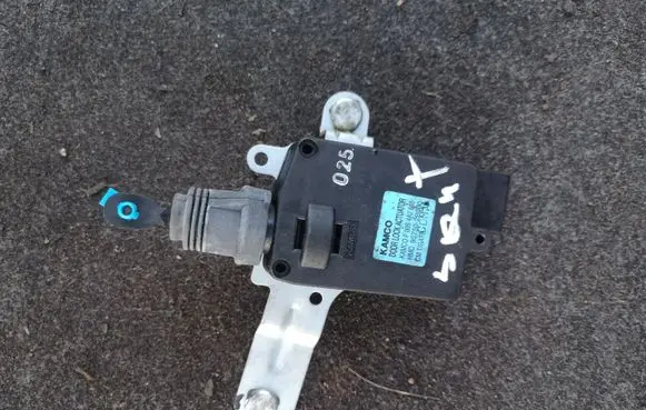 Hyundai Santa Fe Tailgate boot lock/latch motor 957502B000
