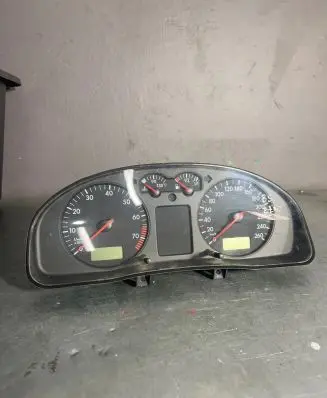 Volkswagen PASSAT B5 Speedometer (instrument cluster) 3B1919880 110008920027