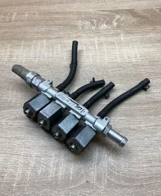 Chrysler PT Cruiser LP gas injector 67R014303 110R004304