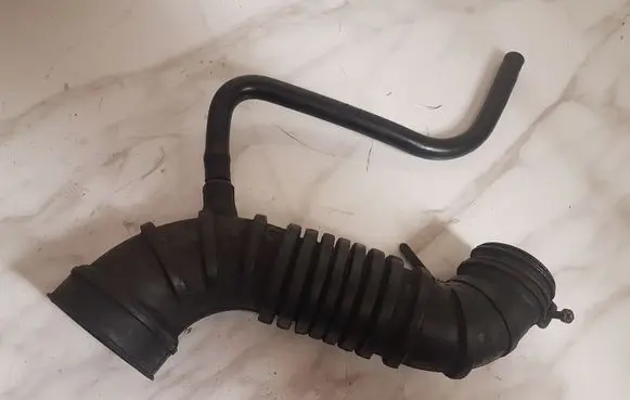 Mitsubishi Pajero Sport I Air intake hose/pipe MR312394