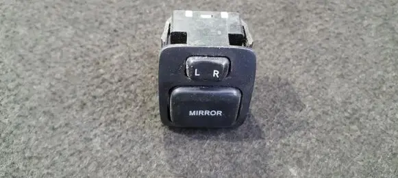 Wing mirror switch
