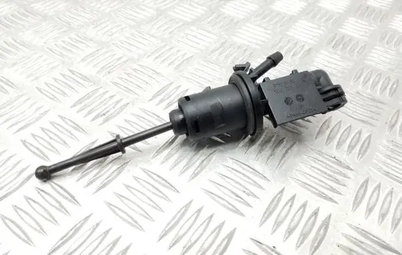 Skoda Octavia Mk2 (1Z) Clutch master cylinder 1K0721388T