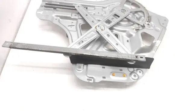 Front window lifting mechanism without motor