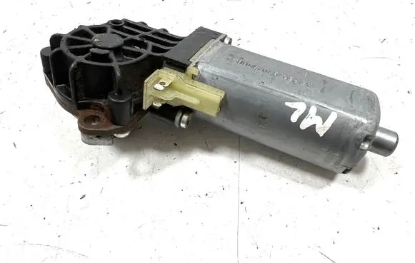 Mercedes-Benz ML W164 Seat adjustment motor 0390203002 820418984