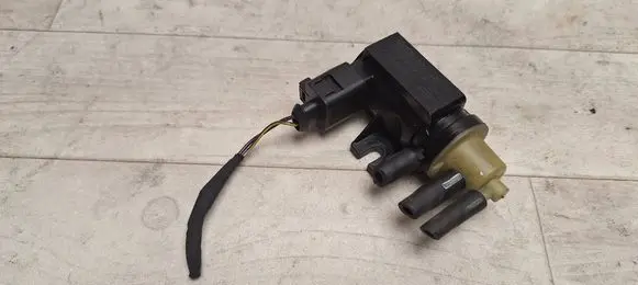Volkswagen PASSAT B6 Turbo solenoid valve 1K0906627A 10T034 70086800
