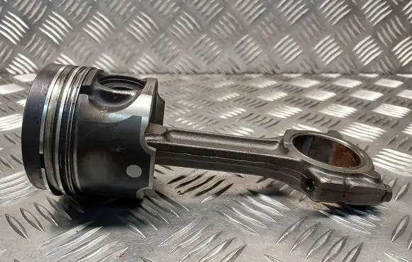 Renault Clio III Piston with connecting rod 5575Z