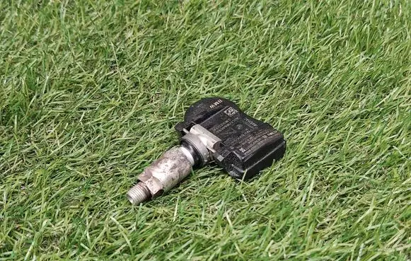 BMW 3 F30 F35 F31 Tire pressure sensor 707355 70735510