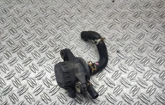 Toyota Camry Headlight washer pump 412223352