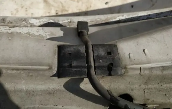 Windshield washer spray nozzle