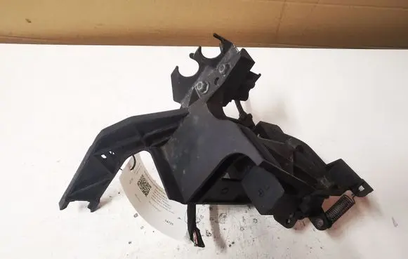 Mercedes-Benz ML W163 Accelerator throttle pedal bracket A1635422040 A0125423317