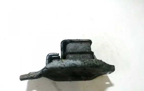 Subaru Impreza III Engine mount bracket