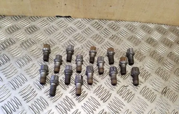 Volkswagen PASSAT B8 Nuts/bolts 