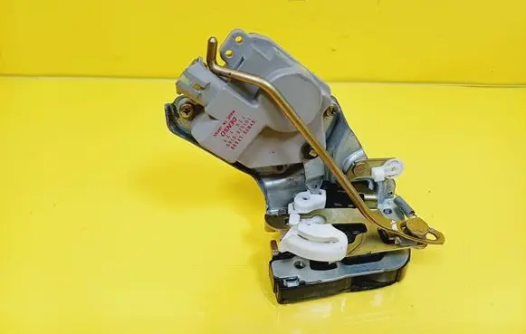 Suzuki Jimny Front door lock 101528-0160
