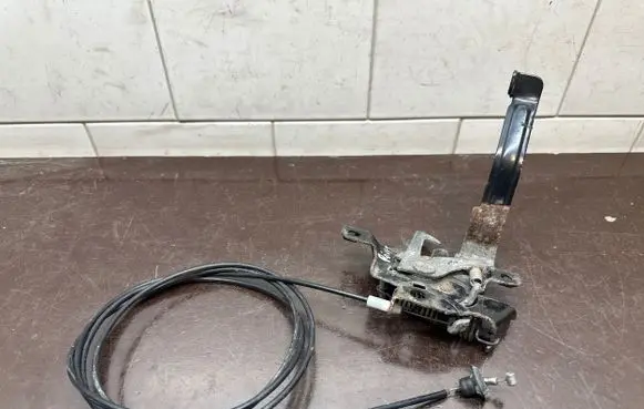 Toyota Prius+ (ZVW40) Engine bonnet/hood lock/catch