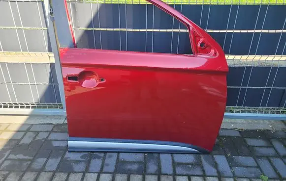 Mitsubishi Outlander Front door