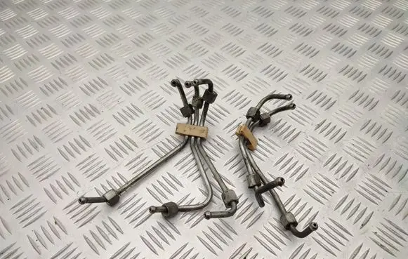 Volvo XC70 Fuel injector supply line/pipe 