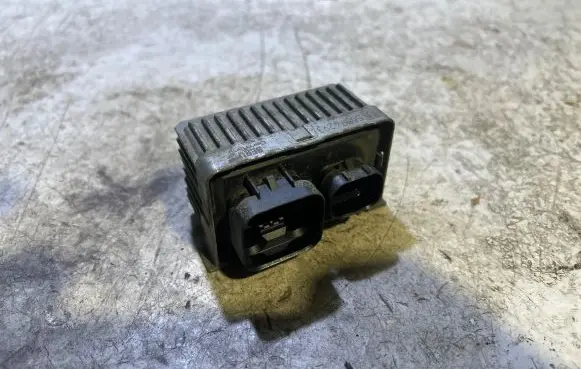 Opel Insignia A Glow plug pre-heat relay 55574293