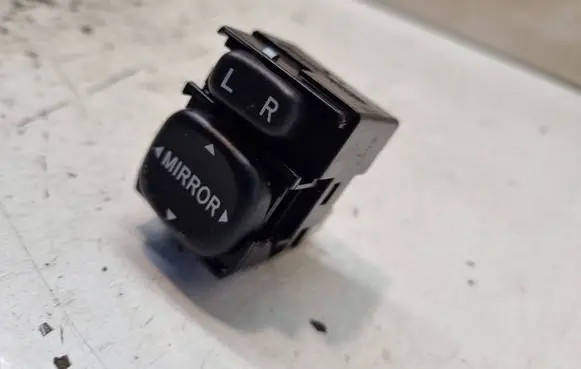Toyota Corolla Verso AR10 Wing mirror switch 183574