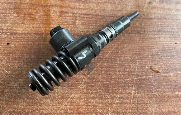 Audi A4 S4 B7 8E 8H Fuel injector 03G130073G