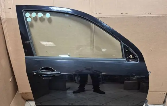 Mitsubishi Outlander Front door