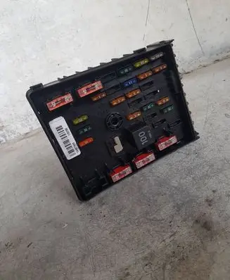 Volkswagen PASSAT CC Fuse module 3c0937125