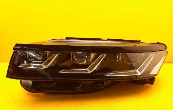 Volkswagen Touareg III Headlight/headlamp 761941081D