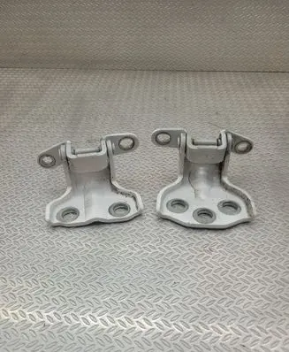 Rear door hinge set