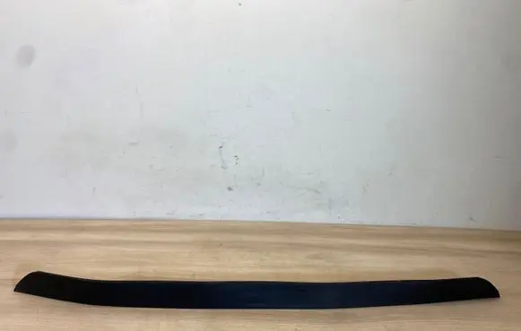 Front bumper lip