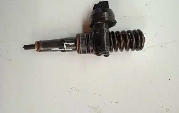 Volkswagen Caddy Fuel injector 0414720213