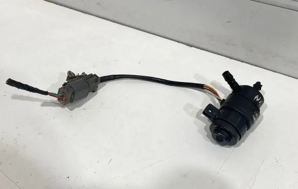 Nissan King Cab, Navara Headlight washer pump 
