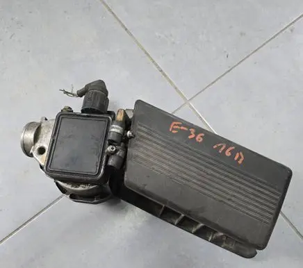 BMW 5 E34 Mass air flow meter 0280200204 1734651