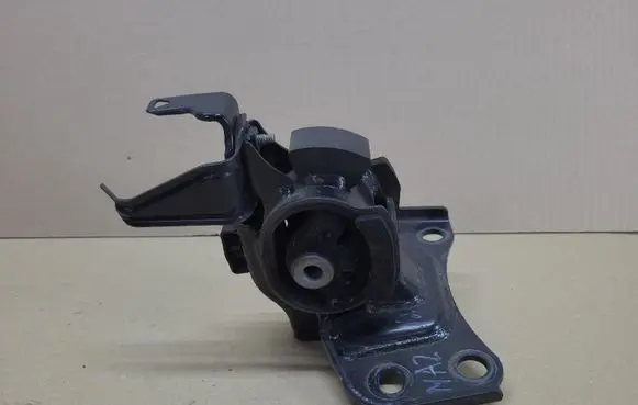 Toyota Prius (XW30) Engine mount bracket 