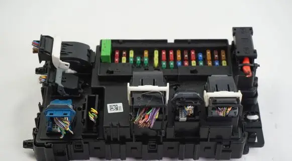 Ford Ranger Fuse module GU5T15604DEC