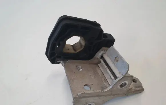 BMW 5 F10 F11 Radiator mount bracket 7186514 7575248 7207152