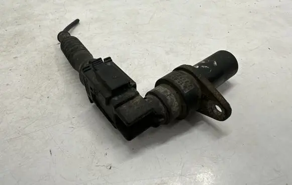 BMW 5 E39 Crankshaft position sensor 25916010