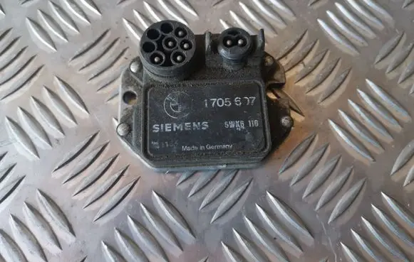 BMW 3 E30 Ignition amplifier control unit 1705607