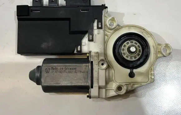 Lancia Phedra Front door window regulator motor 1488740080