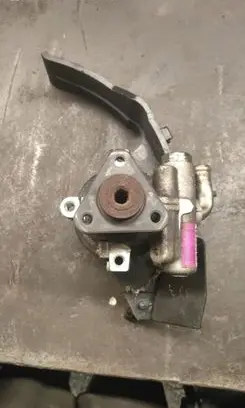 Alfa Romeo 147 Power steering pump 26069130FZ 26069130 46737907