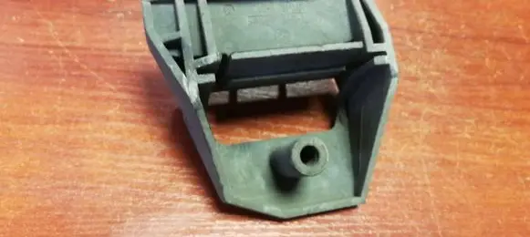 Radiator mount bracket