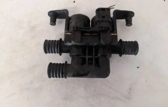 BMW 5 E60 E61 Coolant heater control valve 6411693170804 64116931708-04