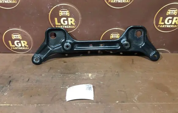 Mercedes-Benz C W204 Steering rack mounting bracket A2046280011