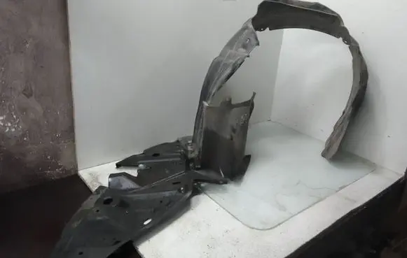 Mitsubishi Grandis Front wheel arch liner splash guards