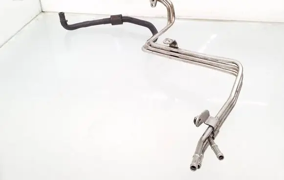 Engine coolant pipe/hose